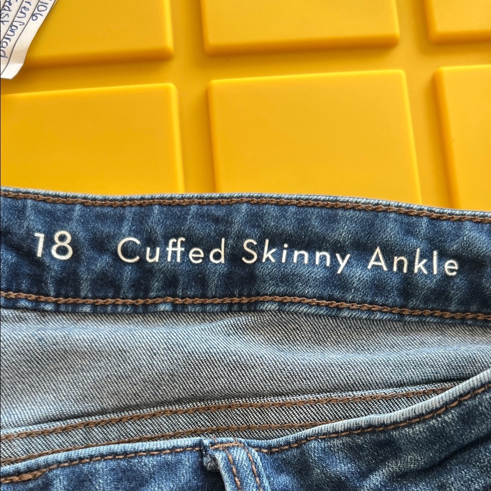 LC Lauren Conrad Indigo Cropped Jeans - Picture 5 of 6